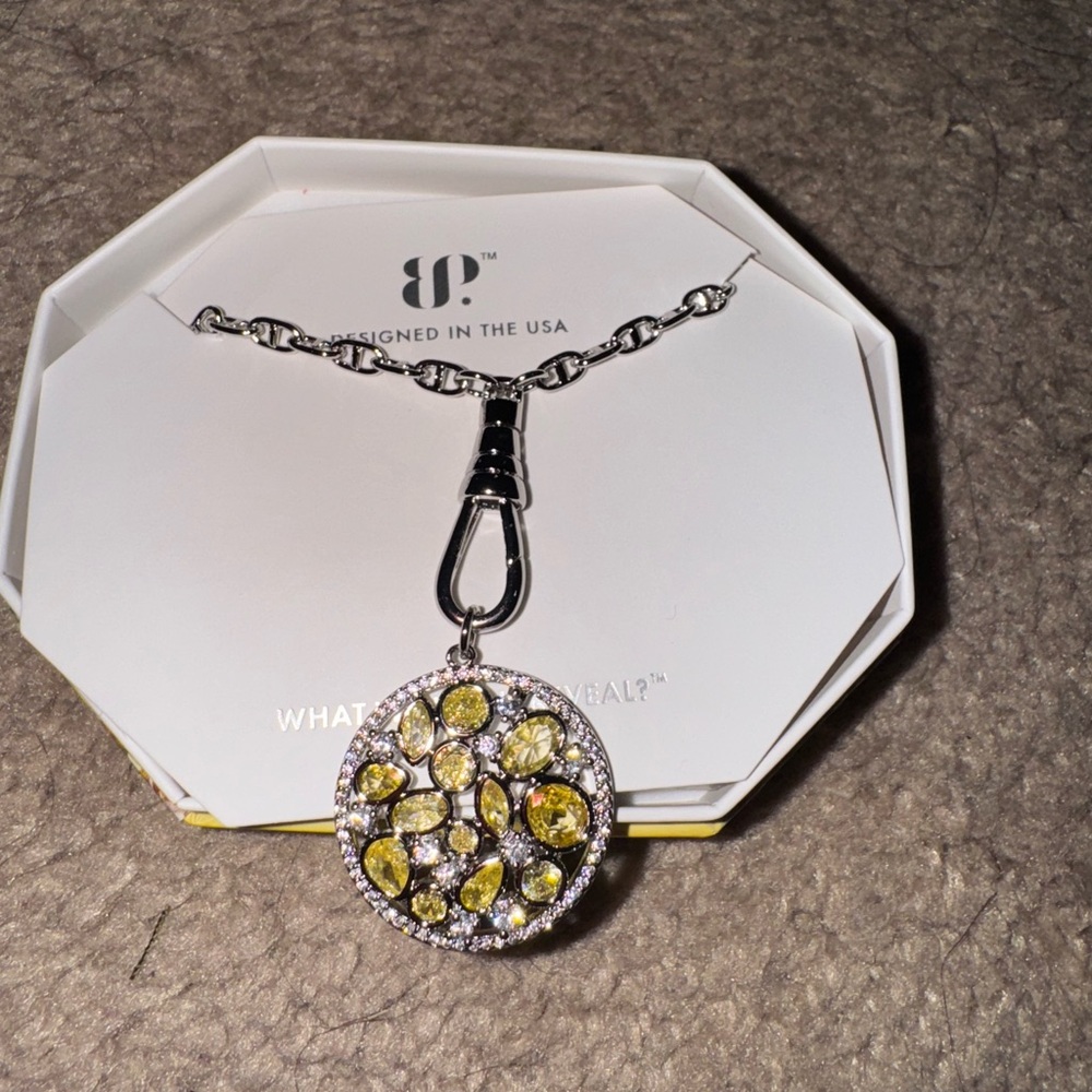 Chic Silver and Yellow Gemstone Necklace